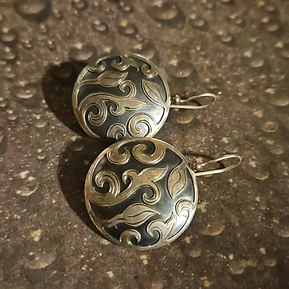 Silpada Israel Sterling Silver Earrings Intricate Swirling Leaf Design Black OS - Picture 3 of 5